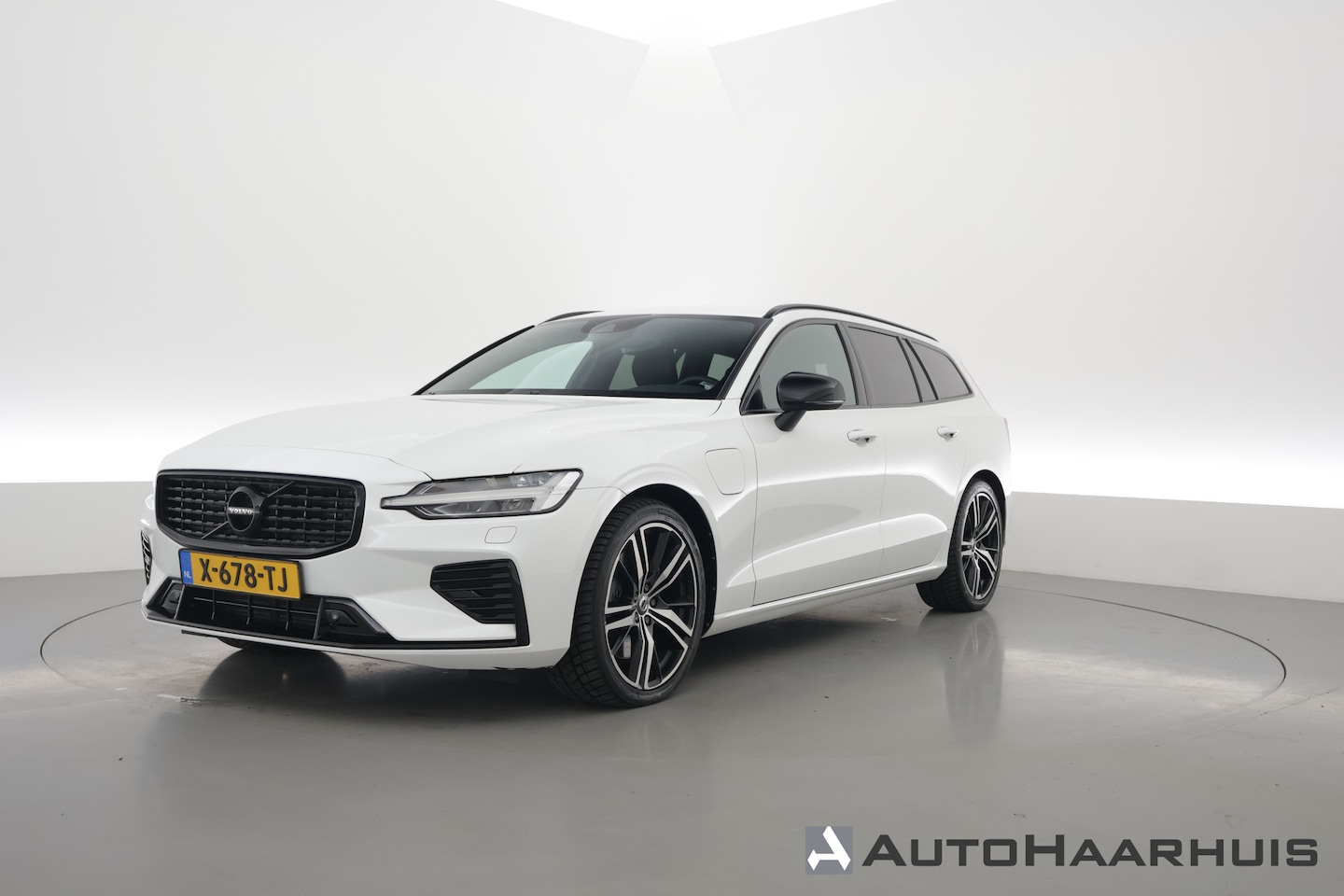 Volvo V60 - T8 Recharge R-Design | Memory Seats | Pilot Assist | H&K Audio | Stoel- Stuurverw. | Elek. - AutoWereld.nl