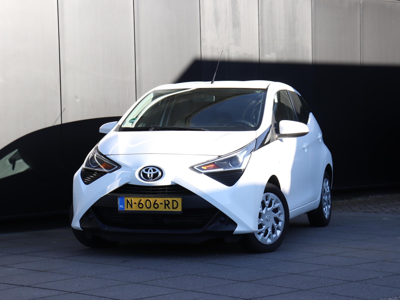 Toyota Aygo - 1.0 VVT-i x-play | CAMERA | ELEK. SPIEGELS | BLEUTOOTH | CRUISE | AIRCO | - AutoWereld.nl