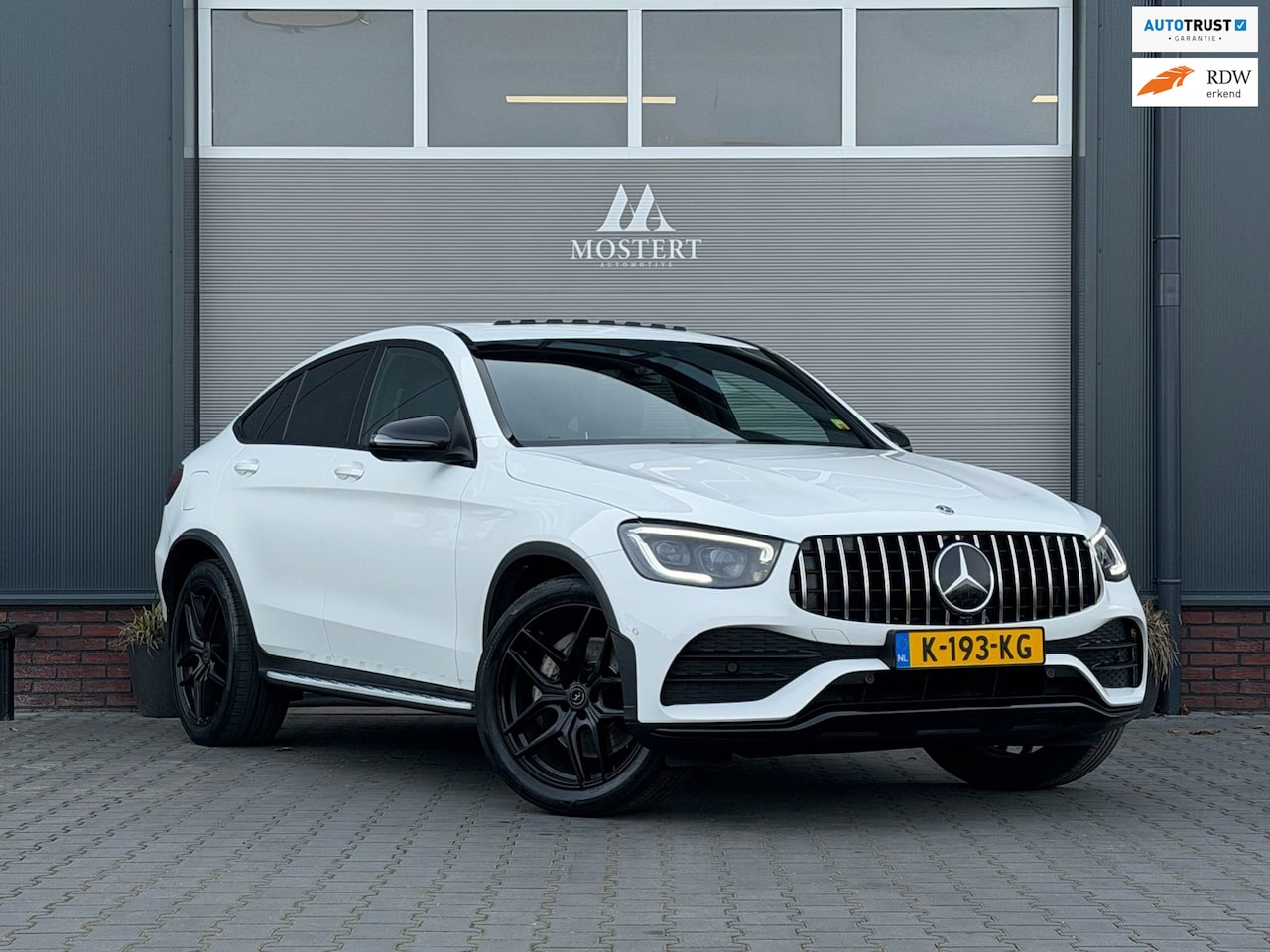 Mercedes-Benz GLC-klasse Coupé - 300/269pk 4MATIC Premium Plus|2020|AMG Pakket|Pano|Burmester|Trekhaak|360 Camera|Sfeer|20" - AutoWereld.nl