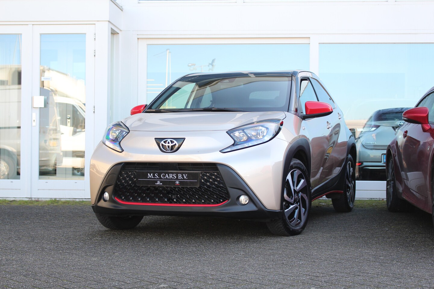 Toyota Aygo X - 1.0 VVT-i Automaat I Puls Edition I Beige kleur I Carplay I Android Auto - AutoWereld.nl