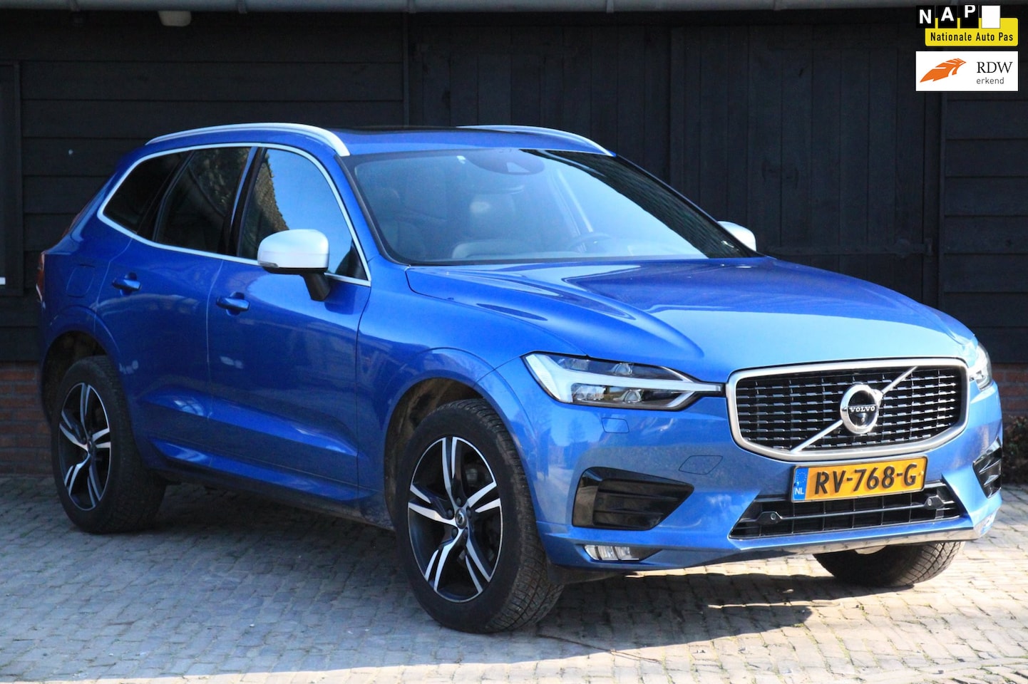 Volvo XC60 - 2.0 D4 AWD R-Design 360 Camera/Parkeersensor v,a/Trekhaak wegklapbaar - AutoWereld.nl