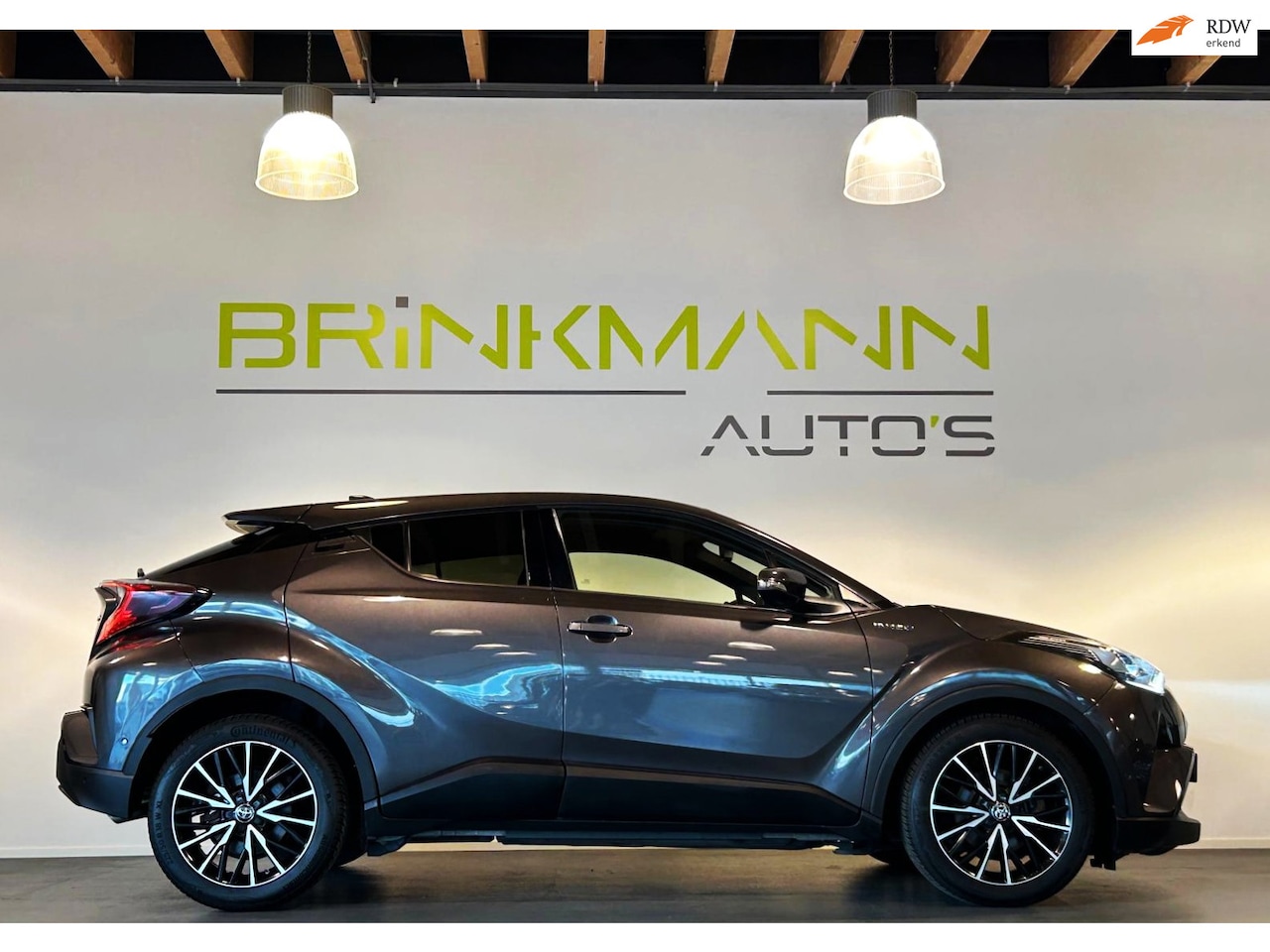 Toyota C-HR - 1.8 Hybrid Active - Leer - Nav. - Camera - APK 3-"28. - AutoWereld.nl