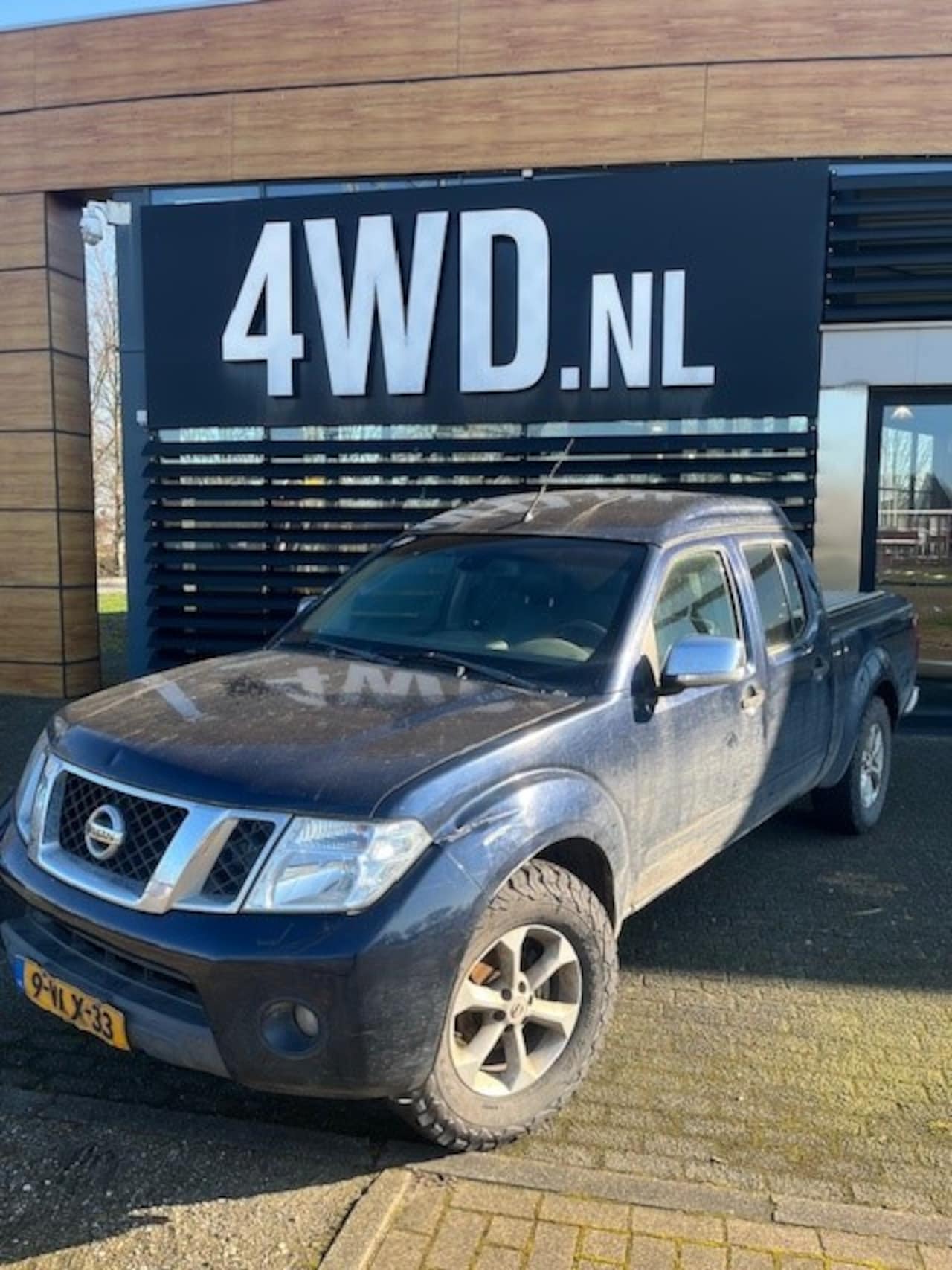 Nissan Navara - 2.5 dCi LE DC 5 PERS AICO NAVI EXPORT PRICE B2B € 5449 EXCL BTW /VAT MOTOR EN GEARBOX GOO - AutoWereld.nl