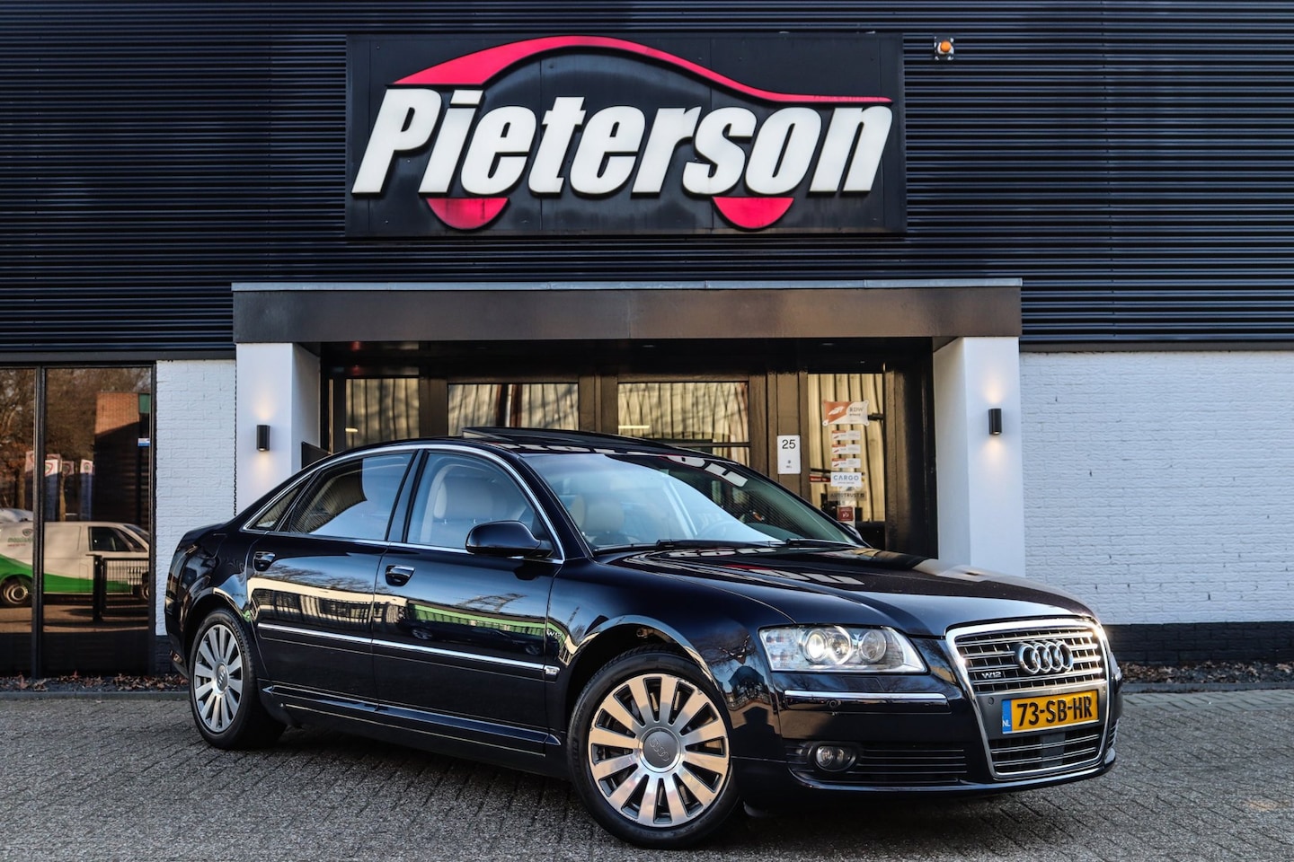 Audi A8 - W12 6.0 Quattro Lang PANO BOSE ALCANTARA VOL OPTIES - AutoWereld.nl