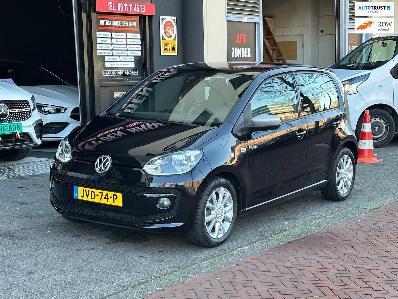 Volkswagen Up! - 1.0 high up! 5 Deurs Navi Airco PDC - AutoWereld.nl