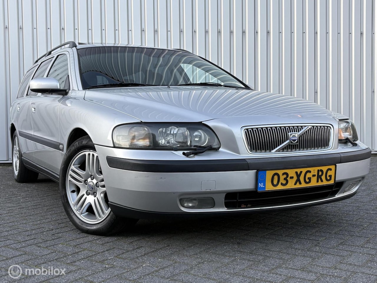 Volvo V70 - 2.3 T-5 | Aut | Leder | Schuifdak | Trekhaak | 03 | 250pk | Historie aanwezig | Youngtimer - AutoWereld.nl