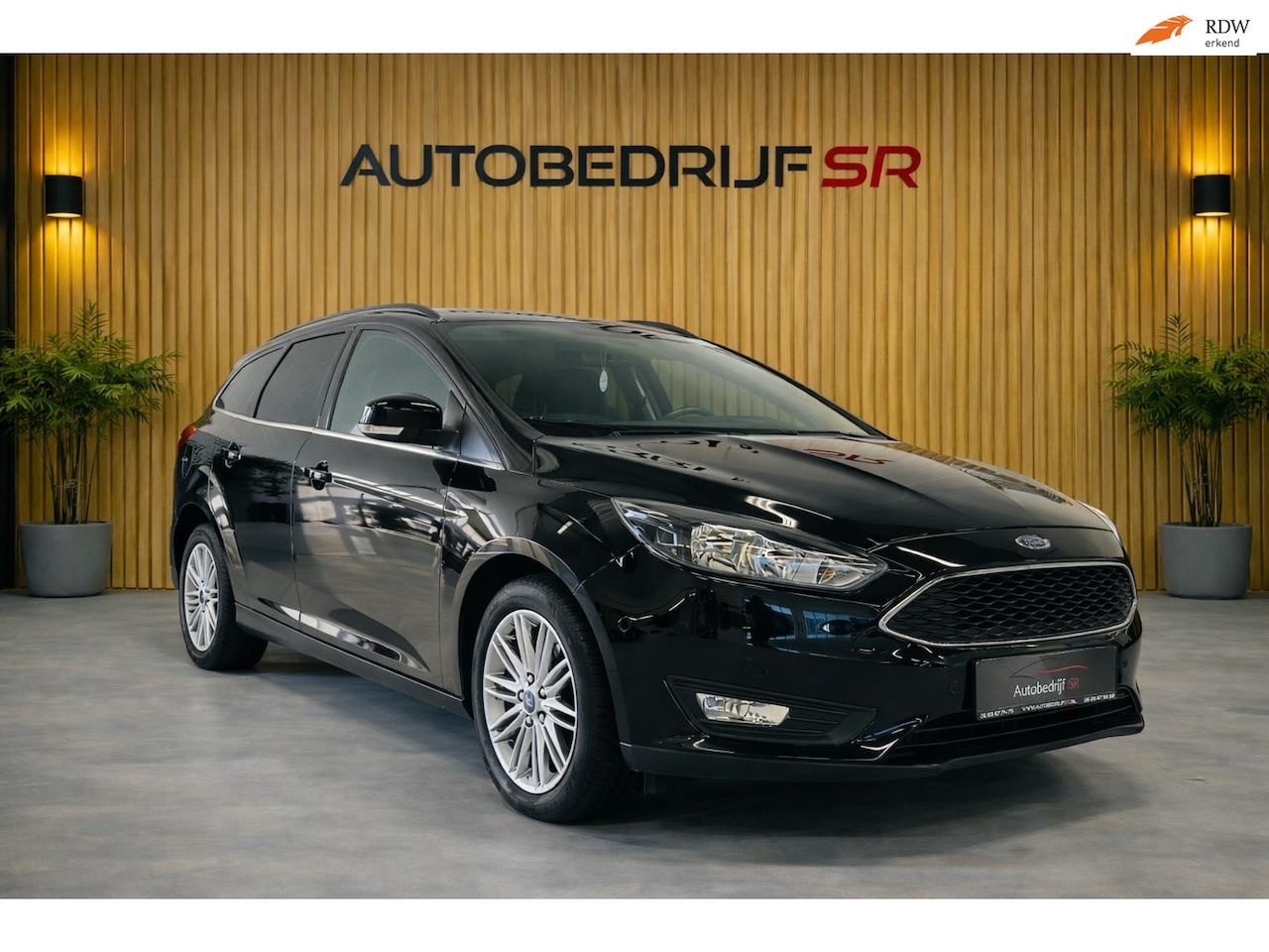 Ford Focus Wagon - 1.0 Titanium Cruise Controle! Navigatie! PDC! Vol opties! - AutoWereld.nl
