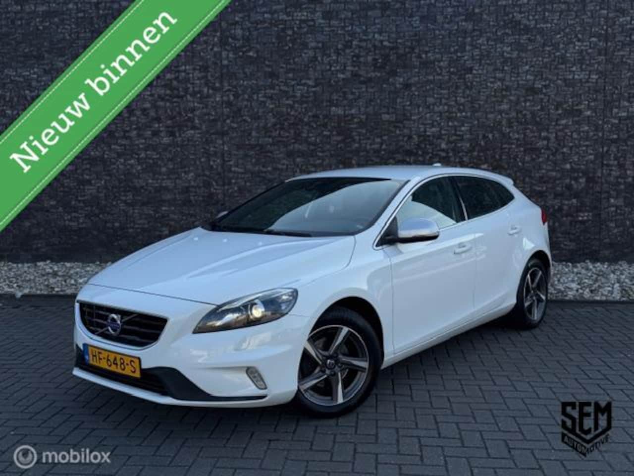 Volvo V40 - 2.0 D2 R-Design 2.0 D2 R-Design - AutoWereld.nl