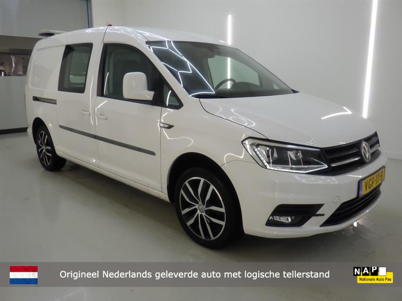 Volkswagen Caddy Maxi - 2.0 TDI L2H1 BMT Highline C-Edition | Trekhaak | Navi | Xenon | NL-auto - AutoWereld.nl