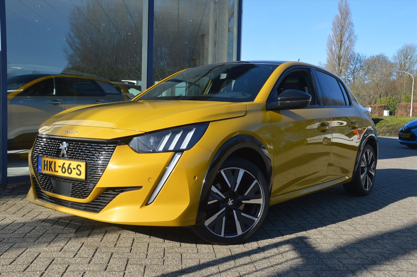 Peugeot 208 - 1.2 PureTech 100pk GT-Line Pano Navi Camera - AutoWereld.nl