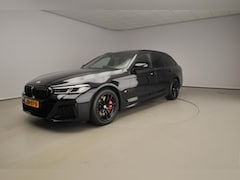 BMW 5-serie Touring - 540i xDrive | M-Sportpakket | LED | Navigatie | Schuifdak | Sportstoelen | Stoelverwarming