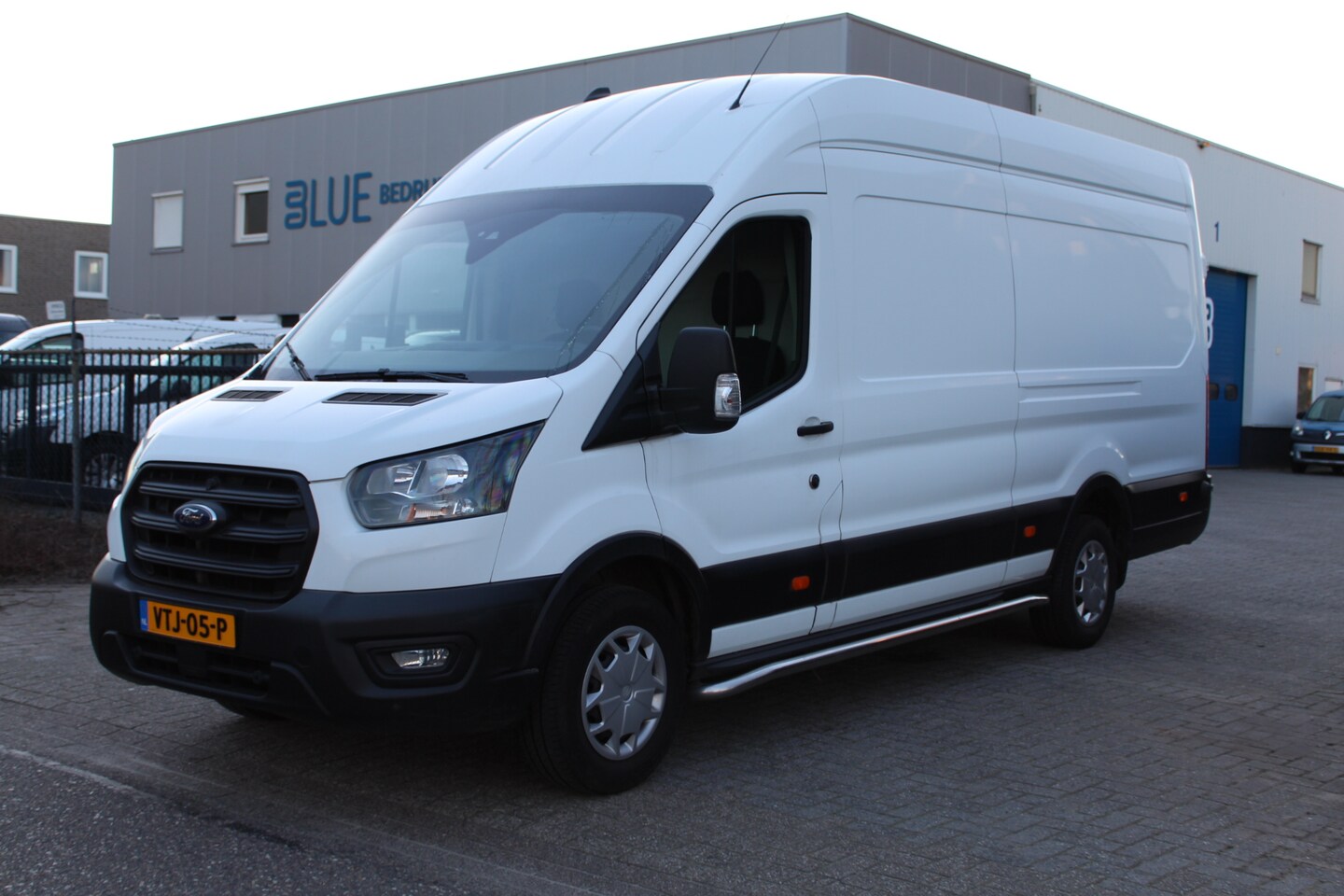 Ford Transit - 350 2.0 TDCI E6 L4H3 Trend RWD ✓ 270° deuren - AutoWereld.nl