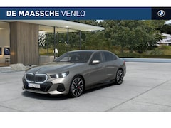 BMW 5-serie - 530e M Sport Automaat / Panoramadak / Bowers & Wilkins / Comfortstoelen / Comfort Access /