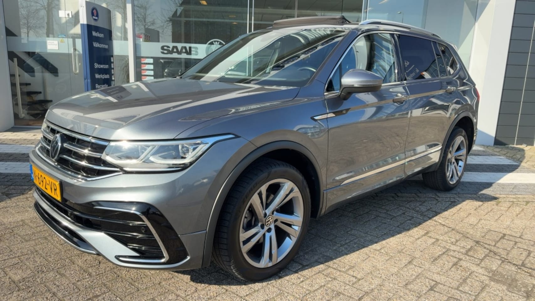 Volkswagen Tiguan Allspace - 1.5 TSI R-Line | Pano | 7Pers - AutoWereld.nl