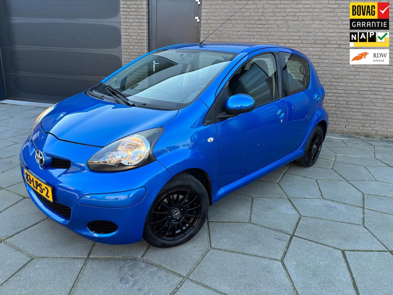 Toyota Aygo - 1.0-12V Comfort | 5 Drs |Metallic | Zwarte lm Vlg | winterset wielen| Reservewiel| - AutoWereld.nl