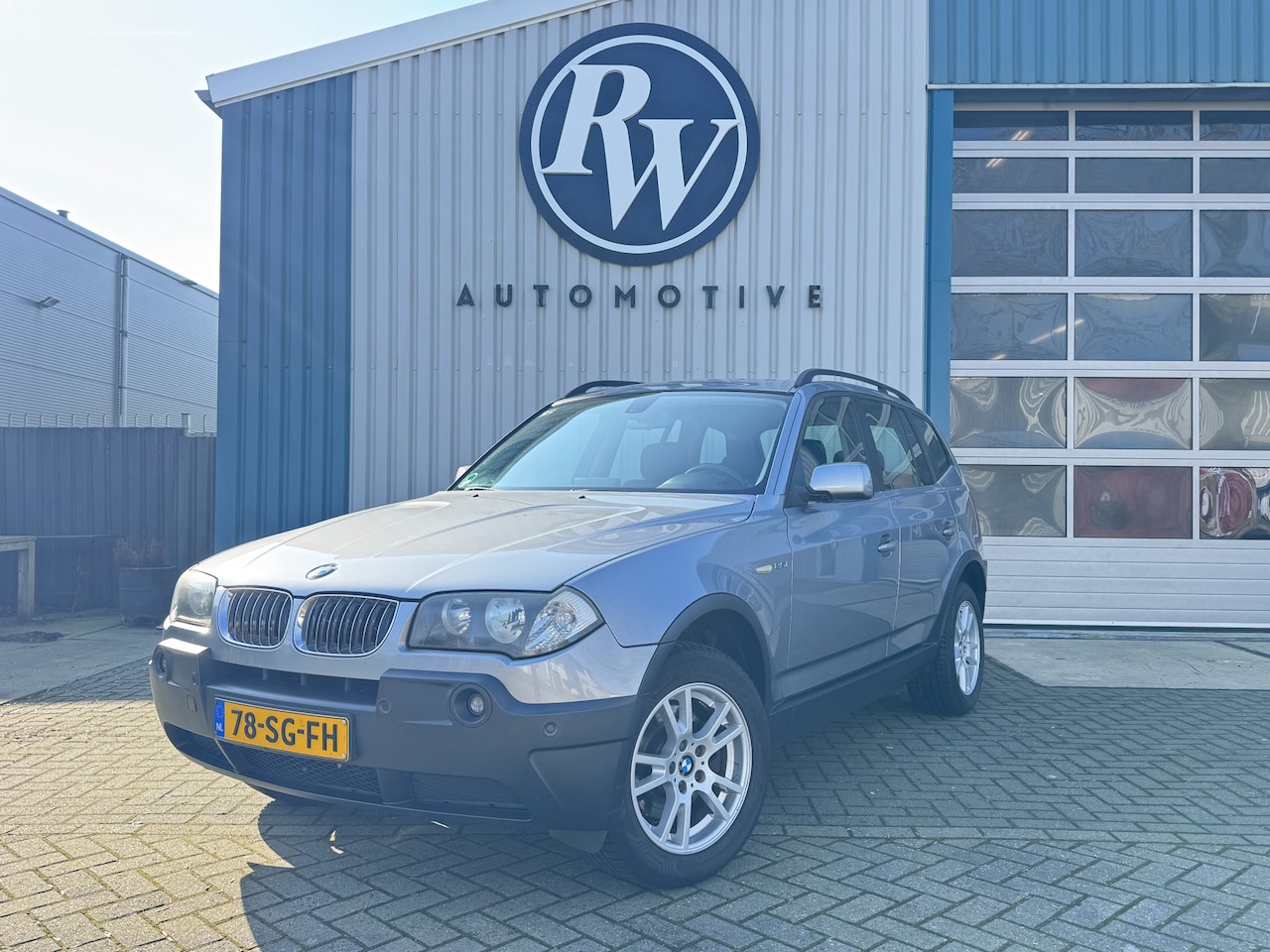 BMW X3 - 2.5i Automaat / Trekhaak / NL Auto - AutoWereld.nl
