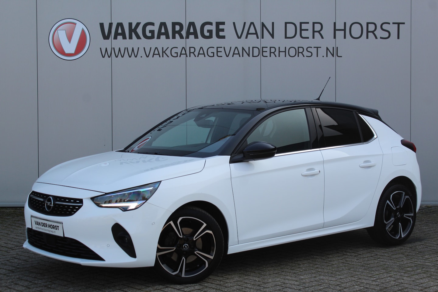 Opel Corsa - 1.2 100 pk Turbo GS Line Panoramadak, Climate Control, Cruise Control, Camera, Winter Pakk - AutoWereld.nl