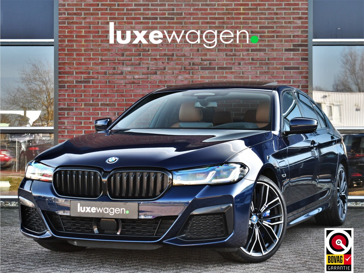BMW 5-serie - 545e xDrive M-Sport Pano ACC HUD 20inch 360 Laser HiFi Adp-demping - AutoWereld.nl