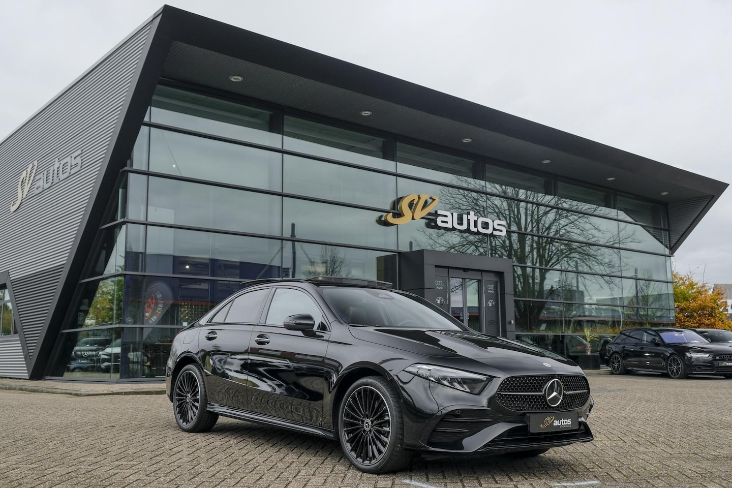 Mercedes-Benz A-klasse - A250e AMG 218pk Hybrid Panoramadak Night pakket Widescreen Sfeerverlichting 19" LMV NLauto - AutoWereld.nl