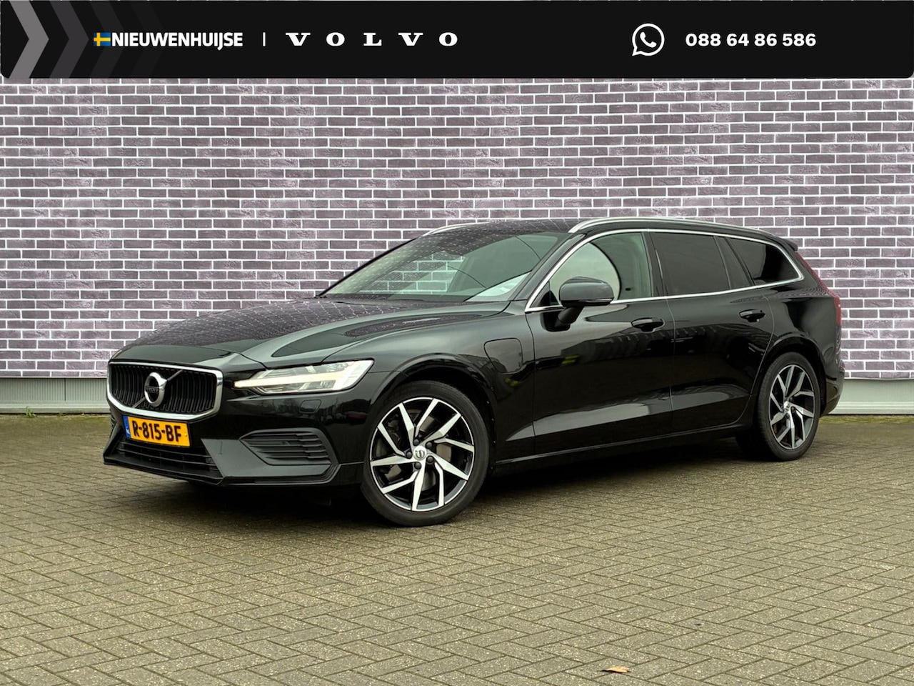 Volvo V60 - 2.0 T8 Twin Engine AWD Momentum Pro | Adaptieve Cruise Control | Panoramadak | Donker Glas - AutoWereld.nl