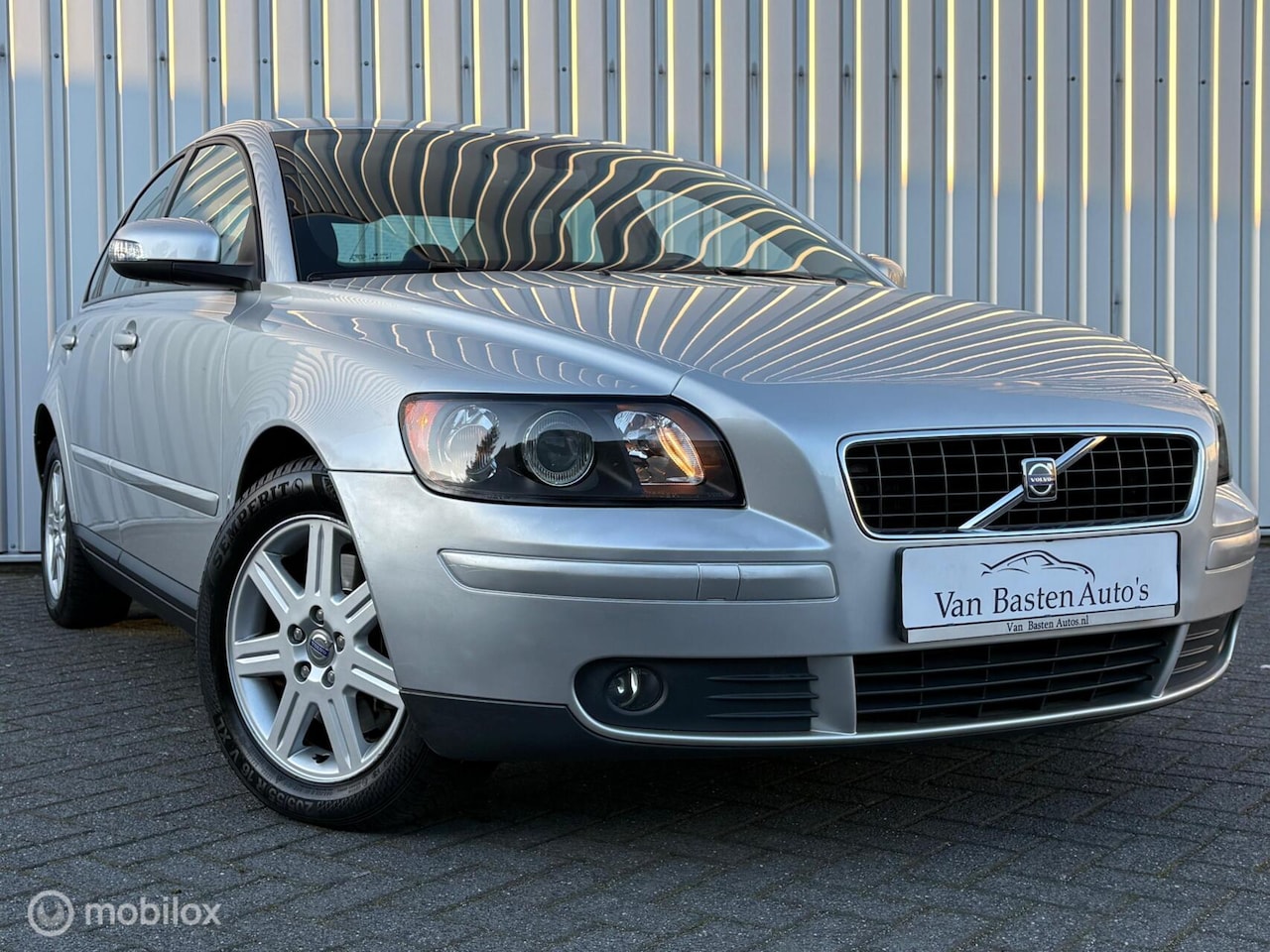 Volvo S40 - 2.4 Momentum | Aut | 140pk | 1e eig | PDC | 152dkm | Youngtimer | Volledige historie | - AutoWereld.nl