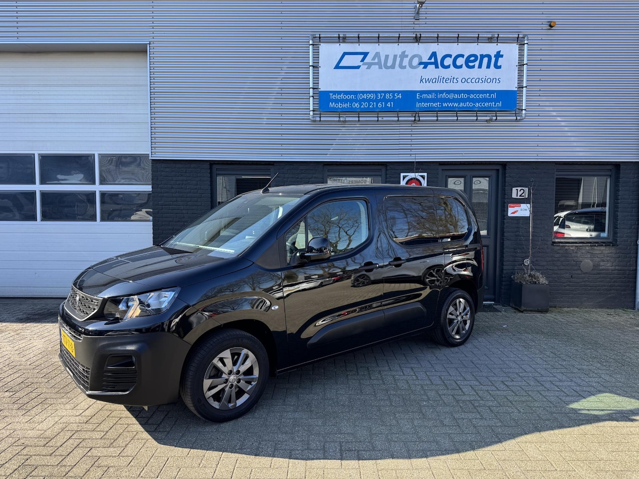 Peugeot Partner - 1.5 BlueHDi 130 EAT8 S&S L1 Klima/Camera/2xSchuifdeur/63dkm... - AutoWereld.nl