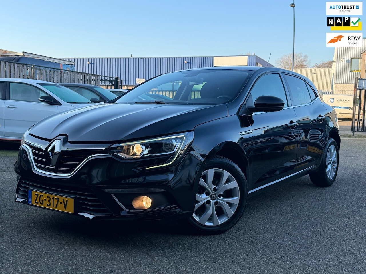 Renault Mégane - 1.3 TCe Limited 140PK / PDC / Navi / Keyless - AutoWereld.nl