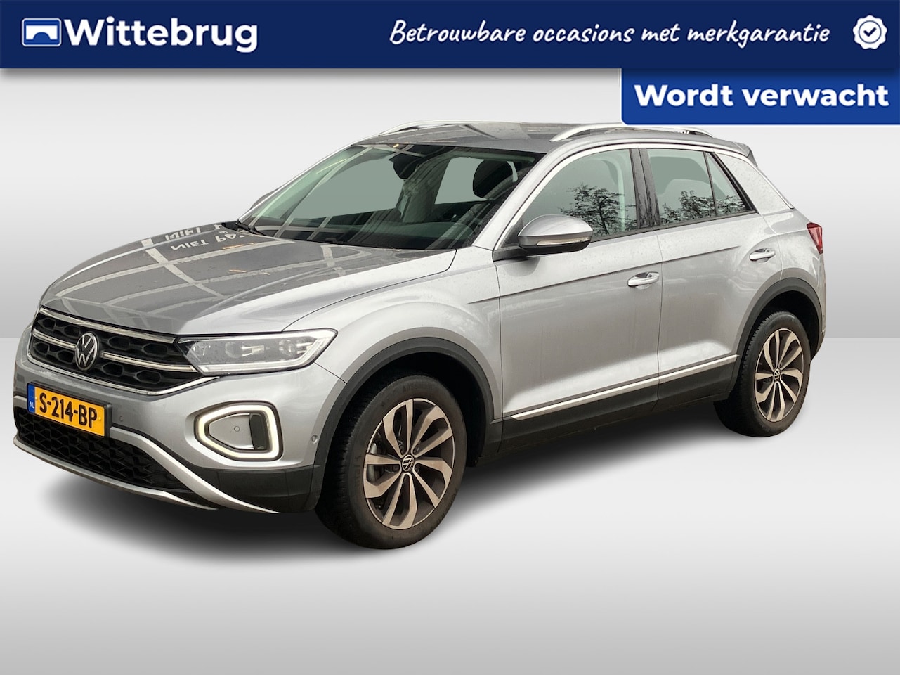 Volkswagen T-Roc - 1.0 TSI Style / Digitaal dashboard / Navigatie / App connect / Camera / Parkeersensoren V+ - AutoWereld.nl