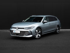 Volkswagen Passat Variant - 1.5 eHybrid Business HUD | Achteruitrijcamera | Trekhaak | Stoel&Stuurverwarming | Adaptiv