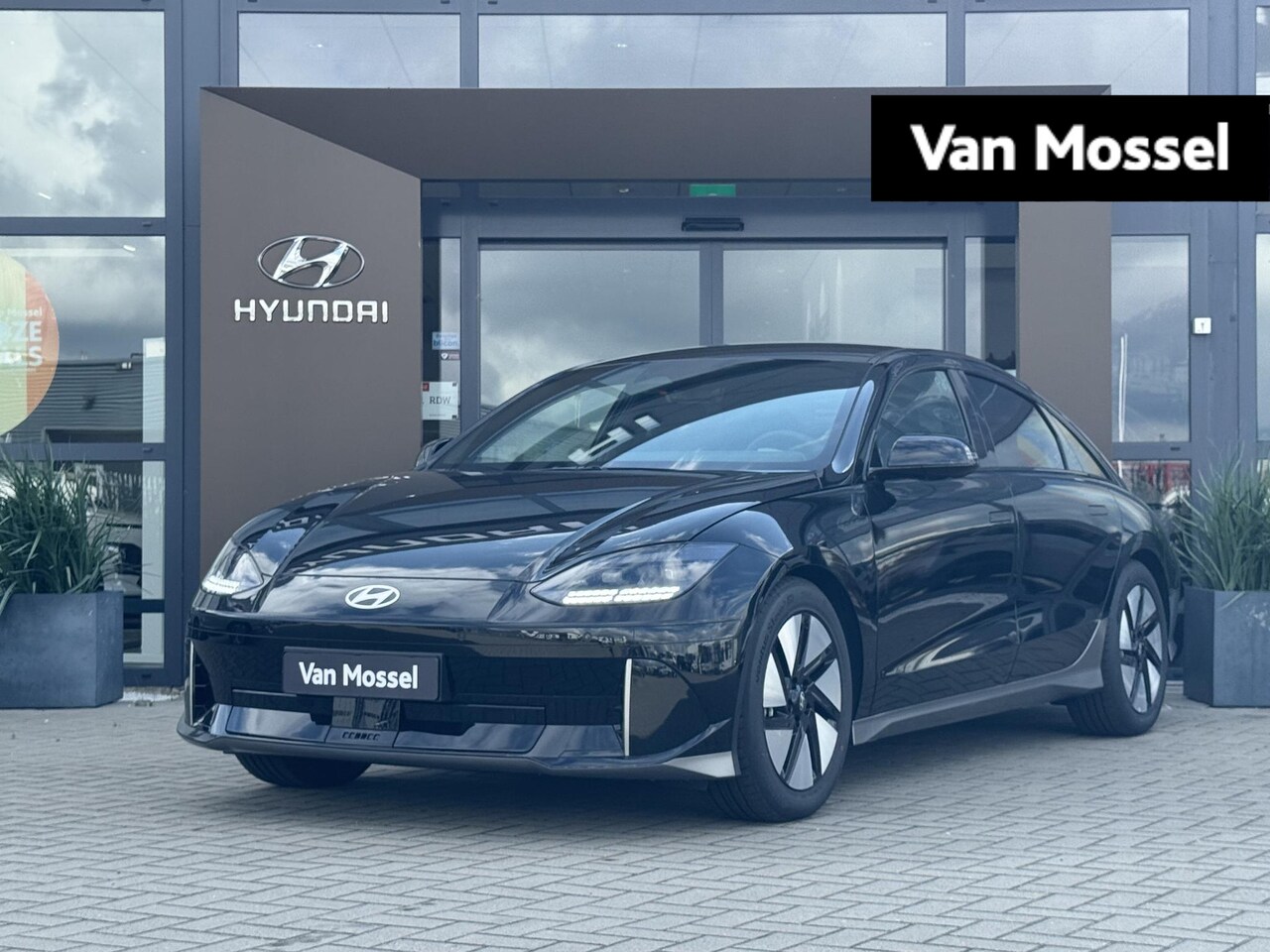 Hyundai IONIQ 6 - Connect 77.4 kWh Nw. Prijs €55.195,- Nu €11.255,- Voorraadvoordeel - AutoWereld.nl