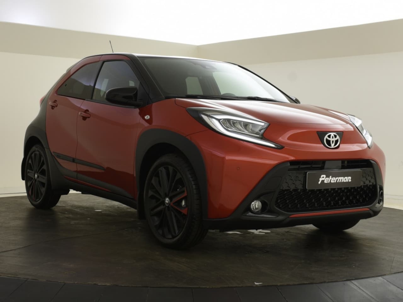 Toyota Aygo X - 1.0 VVT-i MT Premium | stoelverwarming | PDC | Half leder | - AutoWereld.nl