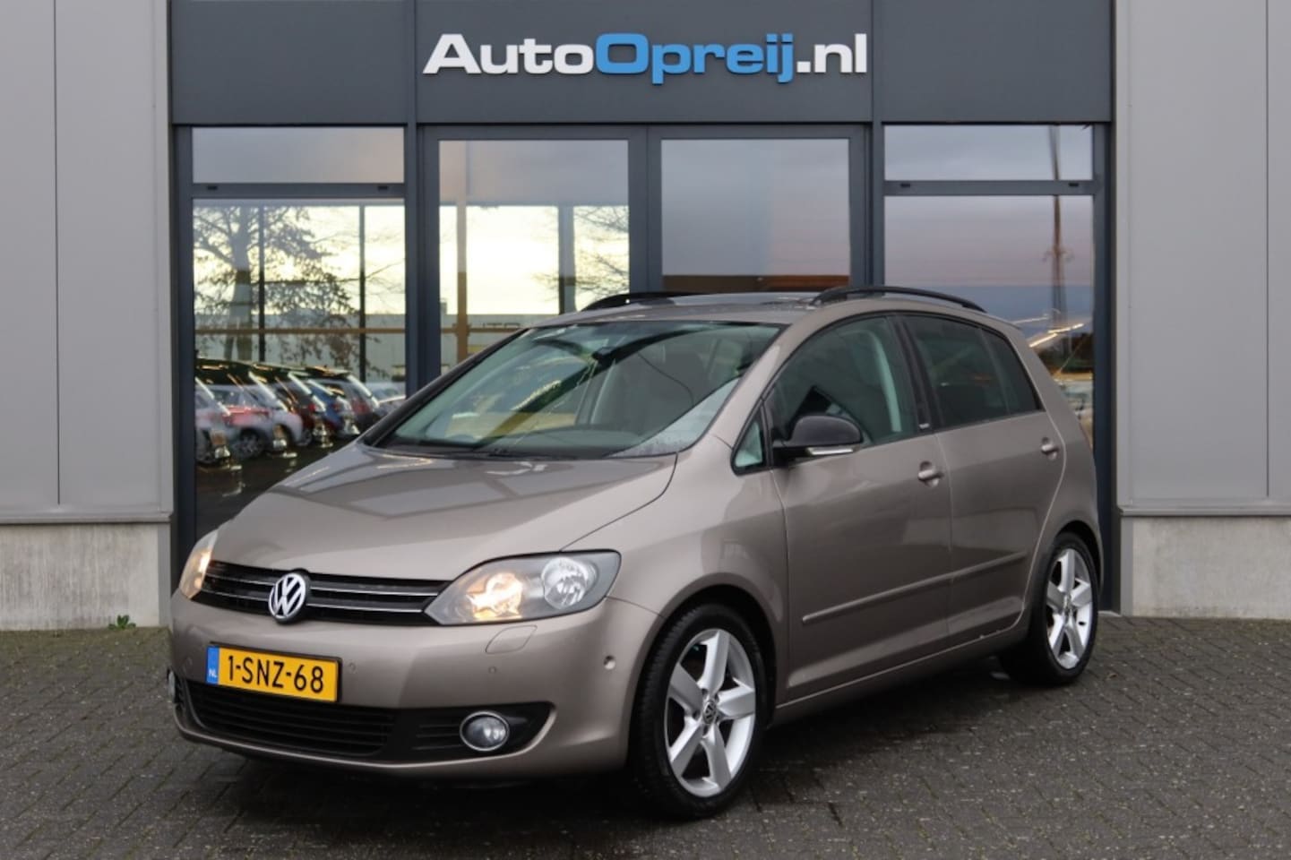 Volkswagen Golf Plus - 1.4 TSI AUTOMAAT Highline Clima, NAVI, Stoelverwarming, schuif/kanteldak - AutoWereld.nl