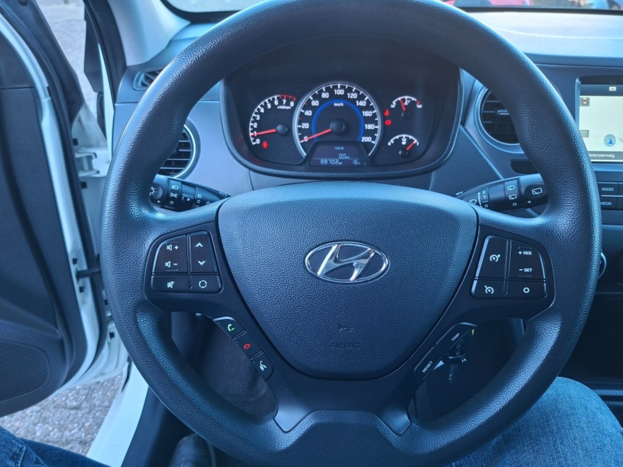 Hyundai i10 - 1.0i Comfort RADIO/AIRCO/NAVI/CRUISE/ELEC.RAMEN V+A/PDC