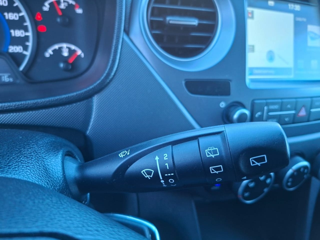 Hyundai i10 - 1.0i Comfort RADIO/AIRCO/NAVI/CRUISE/ELEC.RAMEN V+A/PDC