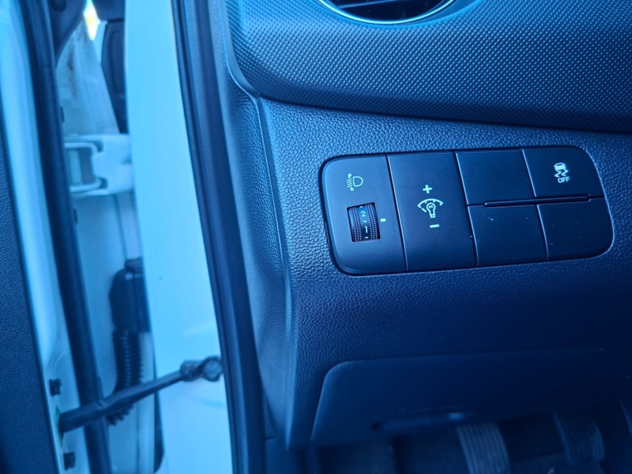 Hyundai i10 - 1.0i Comfort RADIO/AIRCO/NAVI/CRUISE/ELEC.RAMEN V+A/PDC