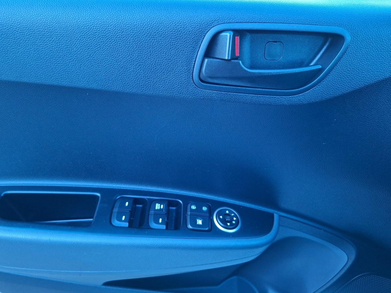 Hyundai i10 - 1.0i Comfort RADIO/AIRCO/NAVI/CRUISE/ELEC.RAMEN V+A/PDC