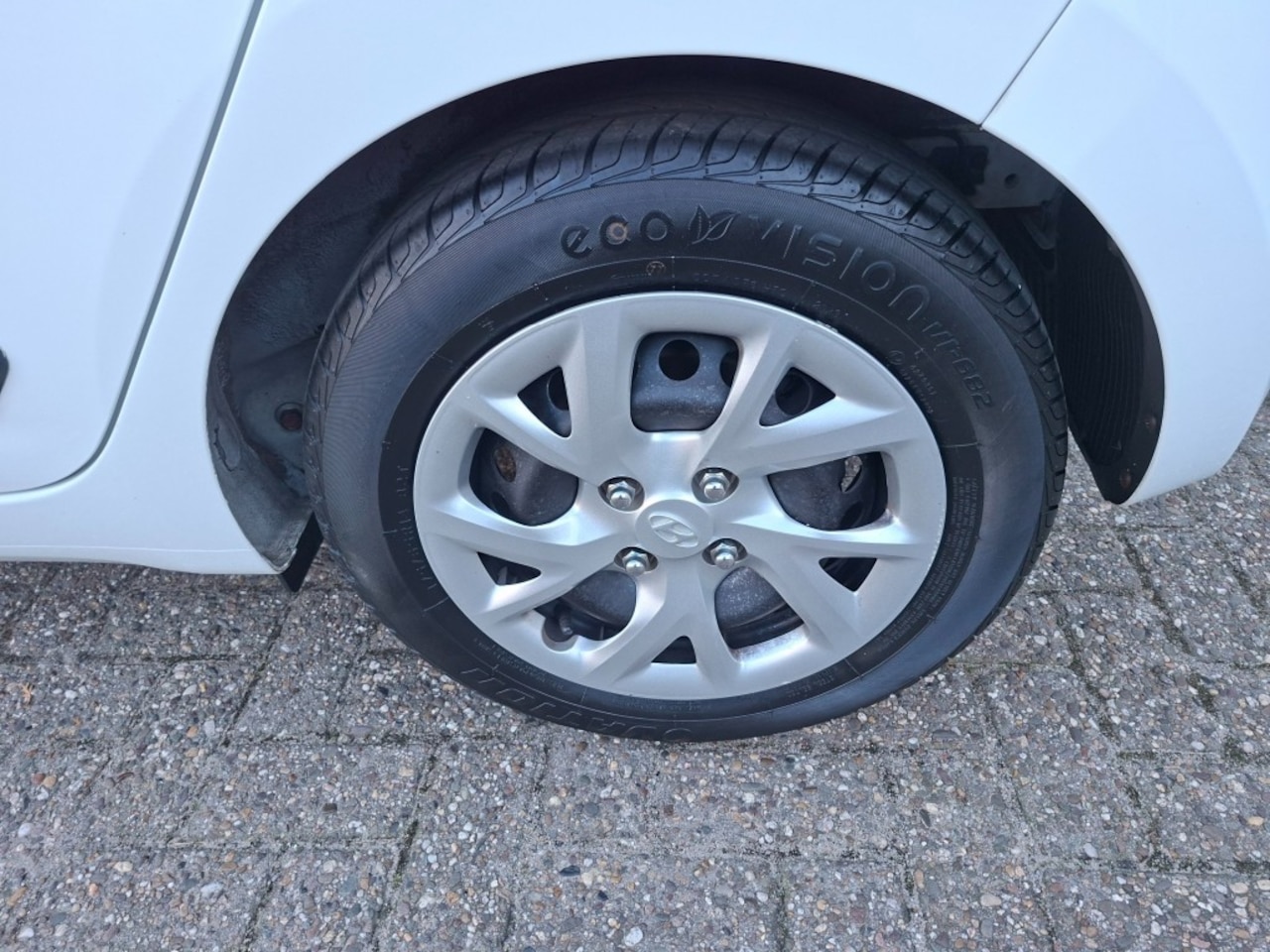 Hyundai i10 - 1.0i Comfort RADIO/AIRCO/NAVI/CRUISE/ELEC.RAMEN V+A/PDC