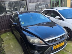 Ford Focus - 1.6 tdci titanium schade rijbaar links voor