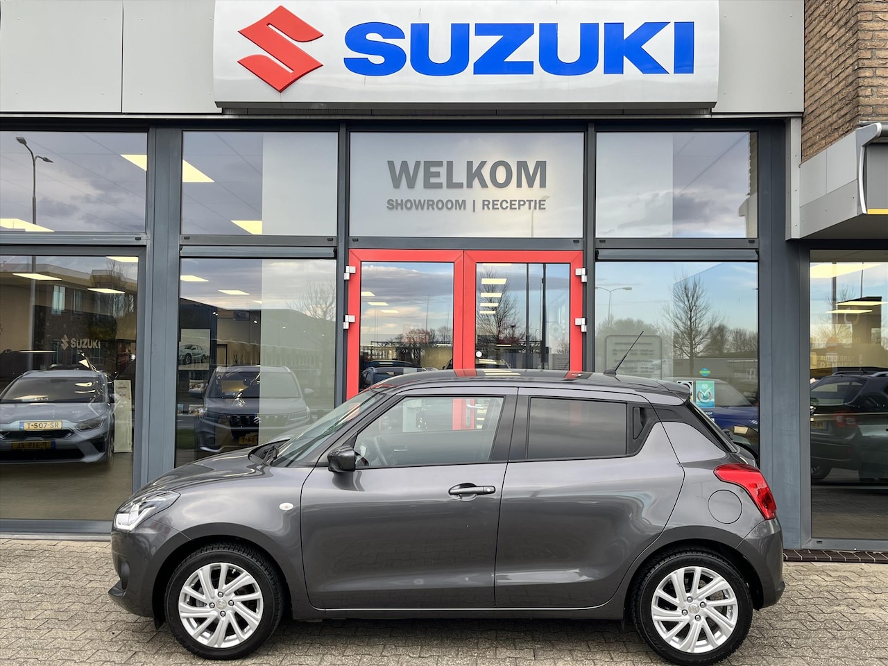Suzuki Swift - 1.2 83pk Smart Hybrid Select (RIJKLAARPRIJS) *Tot 10 jaar Suzuki Garantie - AutoWereld.nl