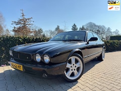 Jaguar XJR - Sport 3.2 V8 Executive , Automaat , Clima / Cruise / Leder / Pdc / 18 Inch Lm Velgen