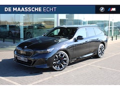 BMW 5-serie Touring - 530e M Sport Automaat / Panoramadak / Trekhaak / Bowers & Wilkins / Comfortstoelen / Adapt