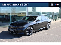 BMW 5-serie - 530e M Sport Automaat / Panoramadak / Trekhaak / Comfortstoelen / Bowers & Wilkins / Adapt