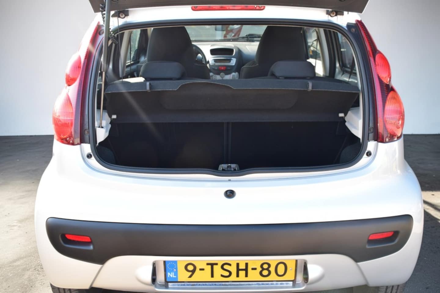 Peugeot 107 - 1.0 Active, Gefacelifte model, Led dagrijverlichting, Airco, NL auto, NAP, zeer lage km st