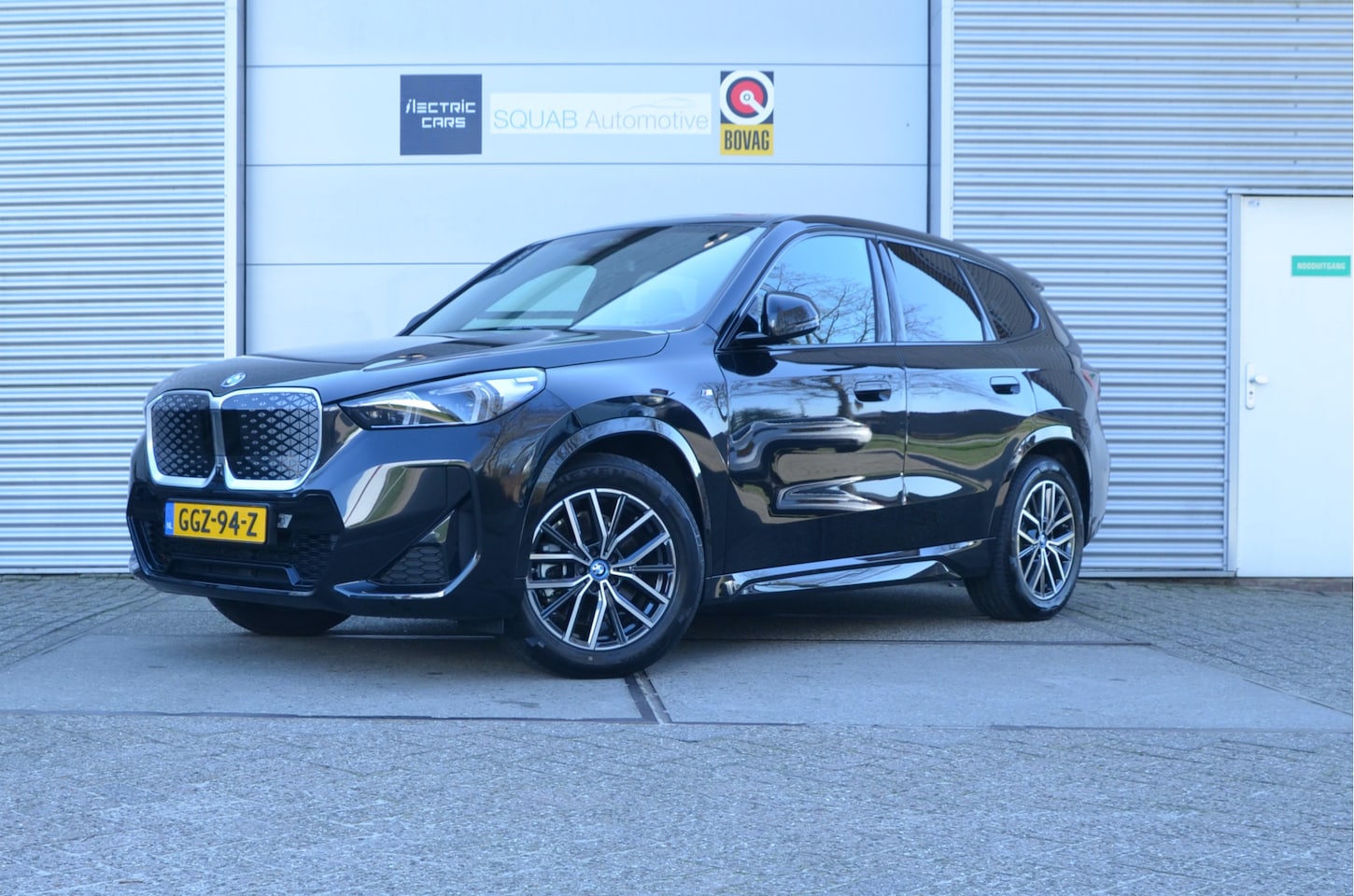 BMW iX1 - xDrive30 67 kWh HUB, Leder, Pano - AutoWereld.nl