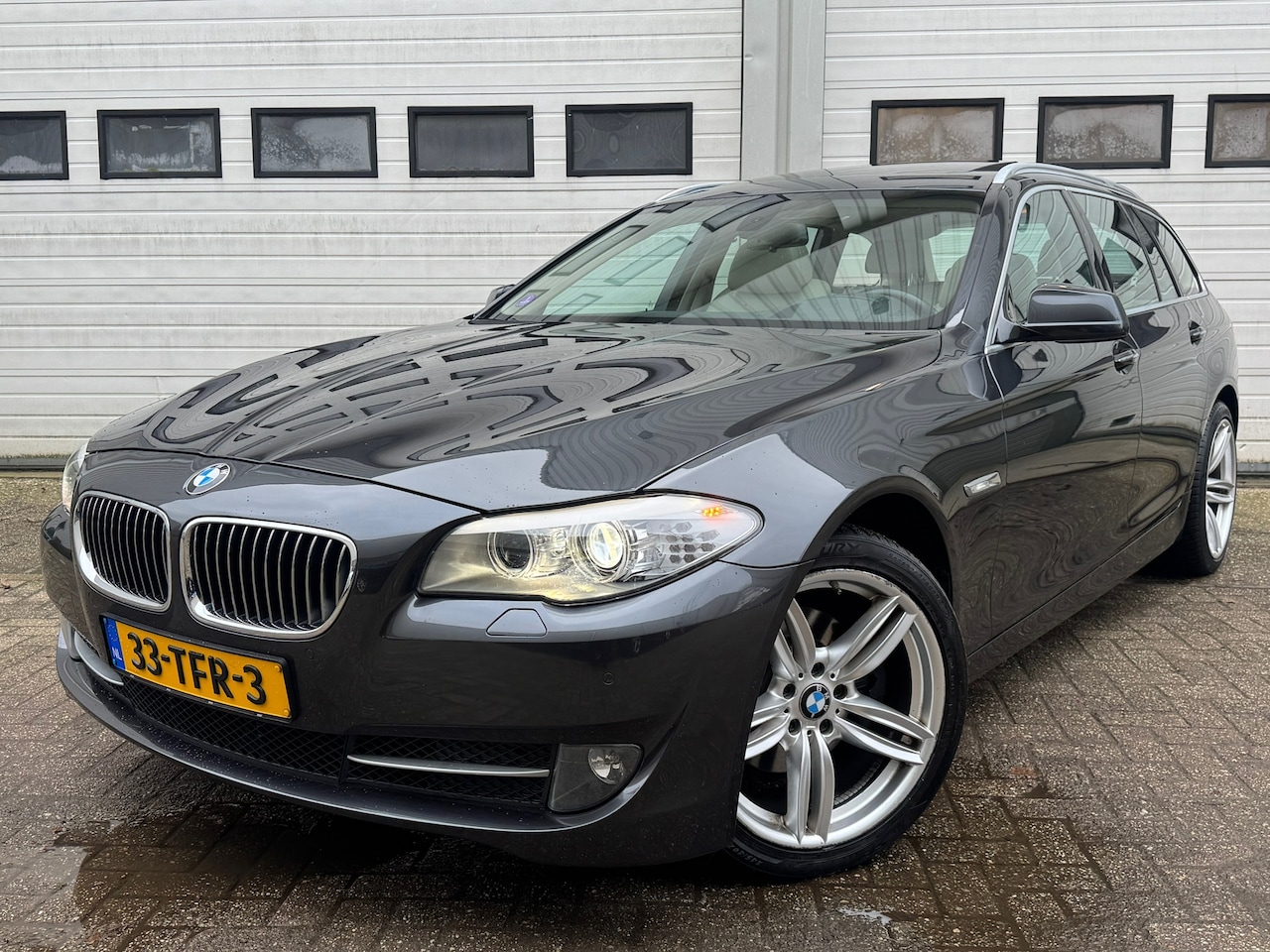BMW 5-serie Touring - 523i High Executive aut/pano/xenon/led/navi/elektrische stoelen/memory/select modus/ - AutoWereld.nl