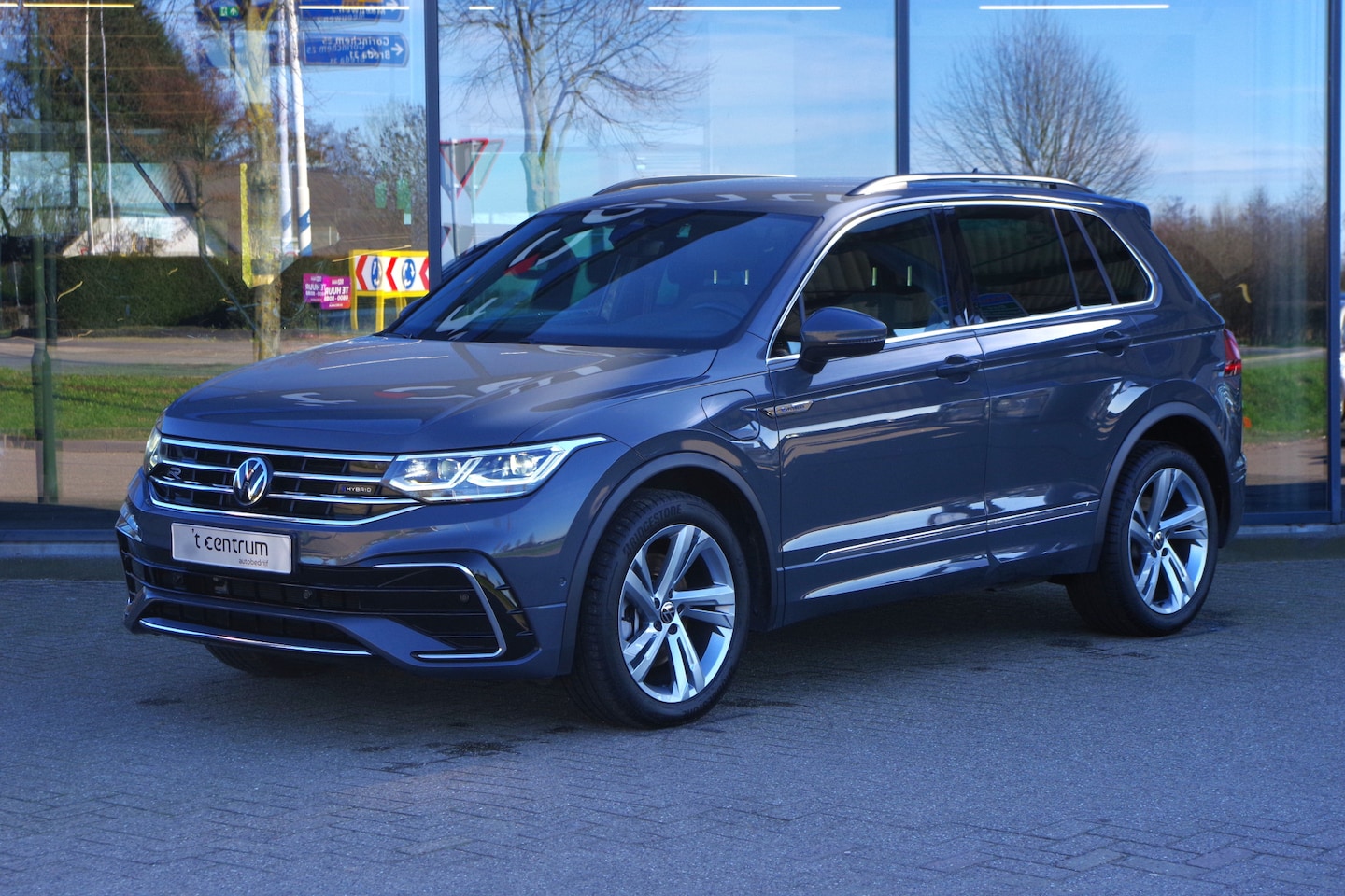Volkswagen Tiguan - 1.4 TSI eHybrid 245 PK R-Line BNS+ PHEV, Adap. Cruise Control, Camera, Carplay - AutoWereld.nl