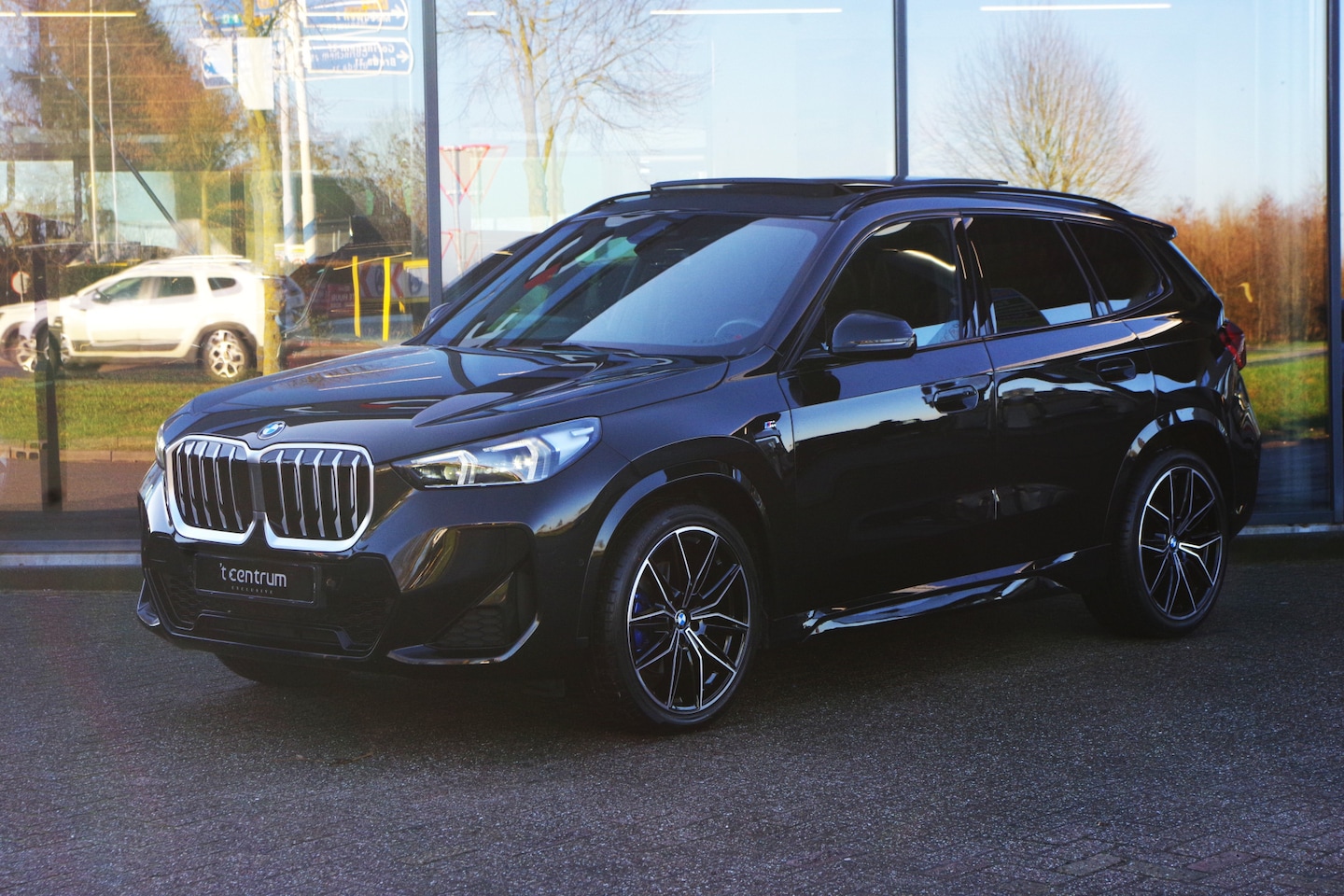 BMW X1 - sDrive20i 170 PK M-Sport, Panoramadak, Adap. Cruise Control, Kuipstoelen, LED - AutoWereld.nl