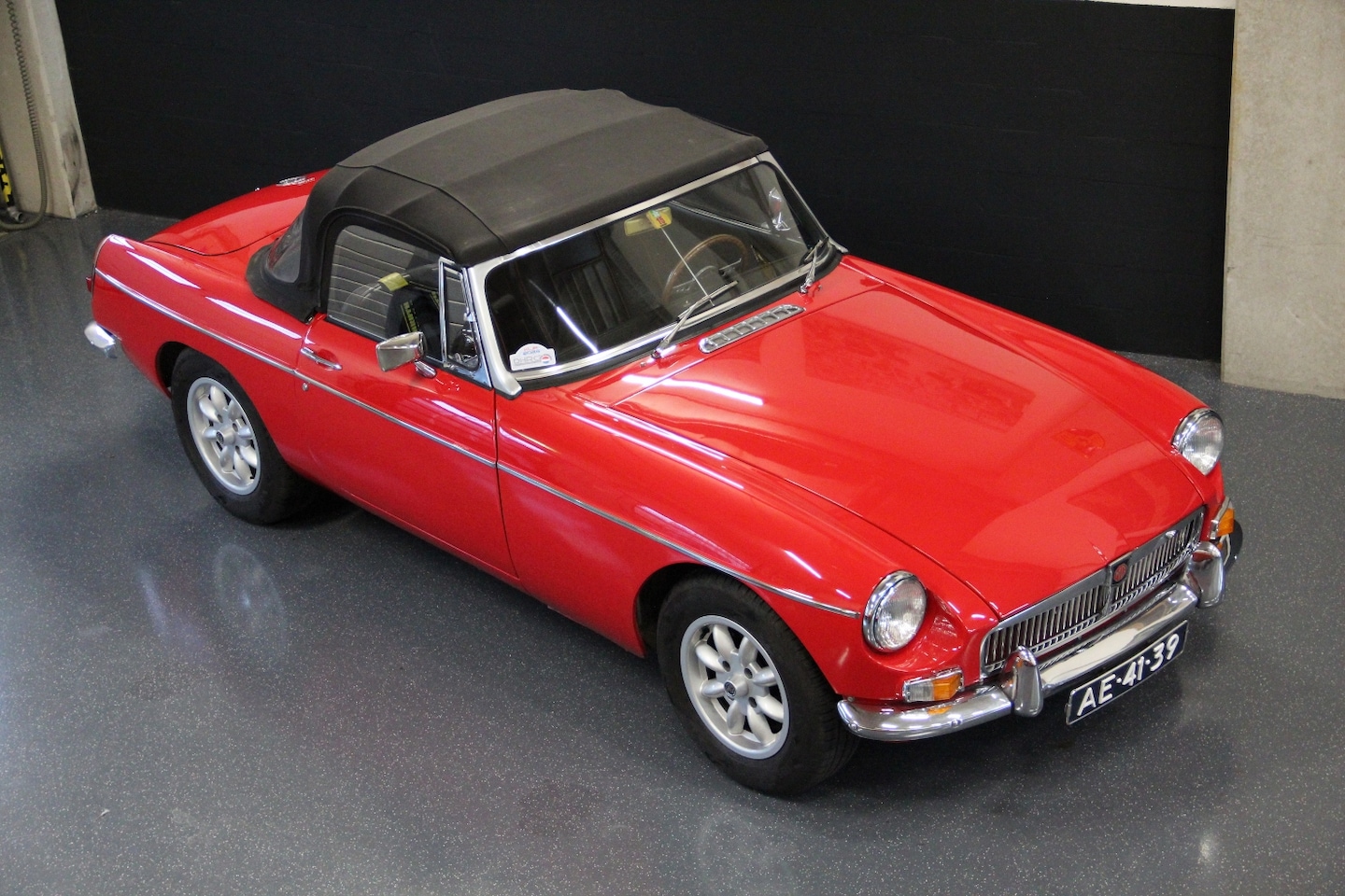 MG B type - 1.8 Roadster Steeldash orig. Euro left hand drive! - AutoWereld.nl