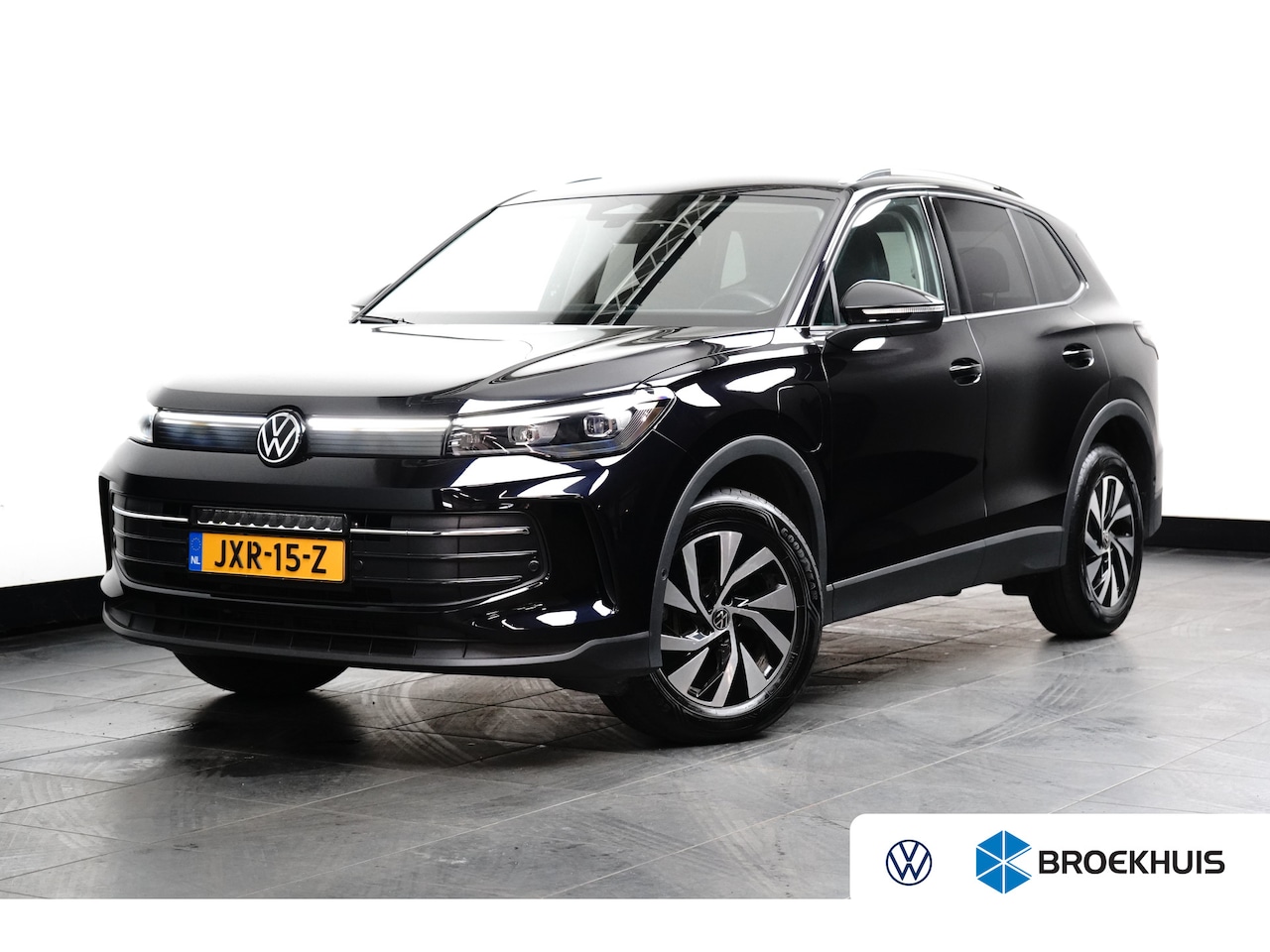Volkswagen Tiguan - 1.5 eHybrid 204PK DSG-6 Life Edition | TREKHAAK | CAMERA | STUUR + STOELVERW. | AUTO. A. K - AutoWereld.nl