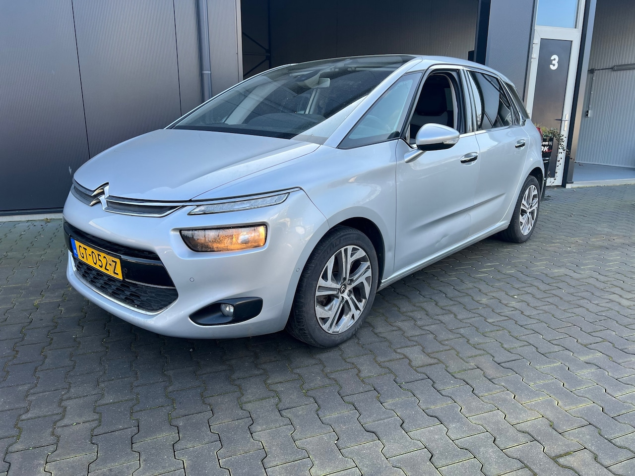 Citroën C4 Picasso - 1.6 THP Shine 1.6 THP Shine ( SCHADE LEES TEKST ) - AutoWereld.nl